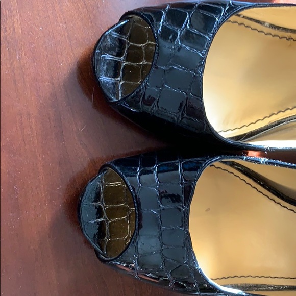 Alligator black patent peep toe heels - Picture 5 of 7